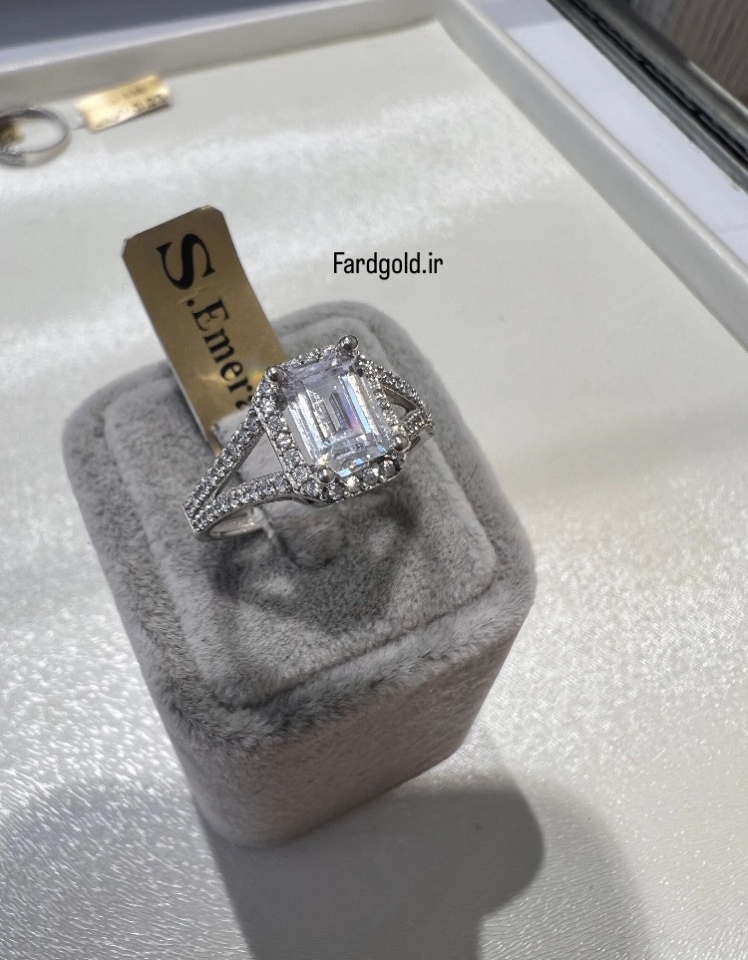 انگشتر طلا امرالد سفید طلای 18 عیار کد X60634