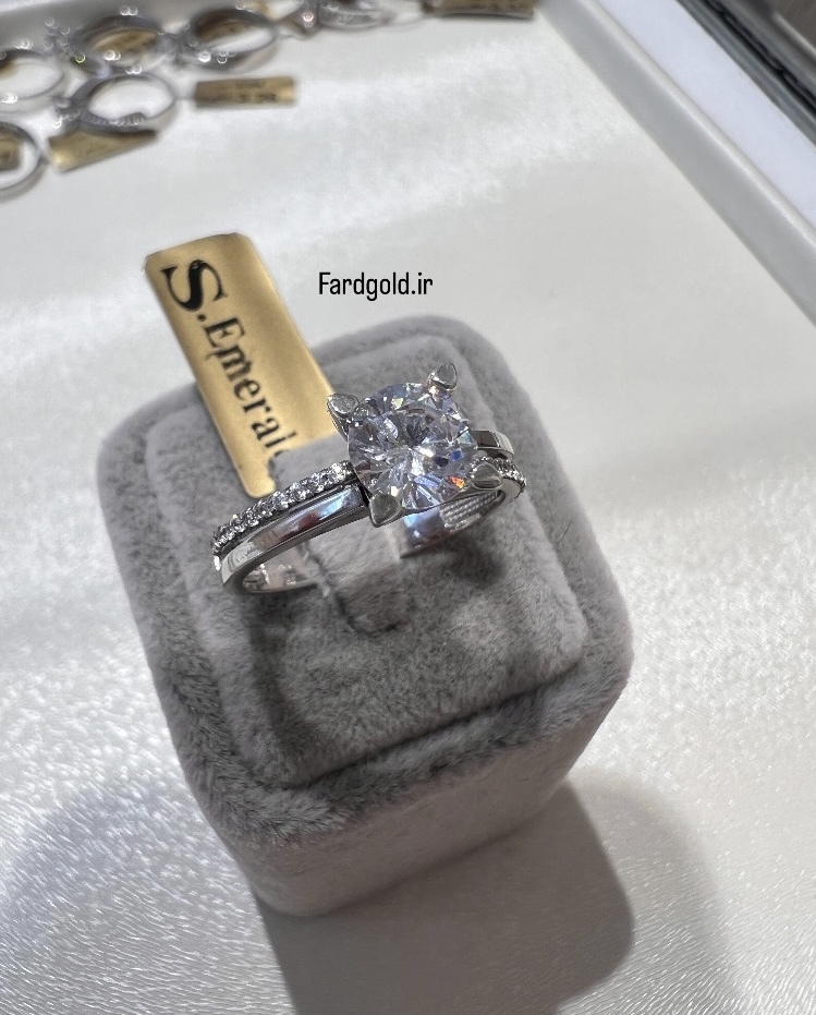  انگشتر طلا امرالد سفید طلای 18 عیار کد X60634 