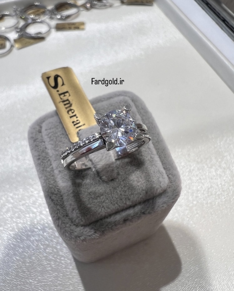 انگشتر طلا امرالد سفید طلای 18 عیار کد X60634
